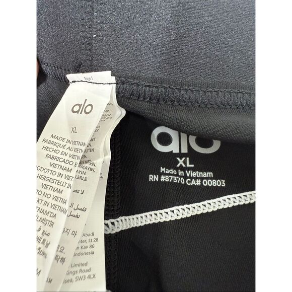 Alo Yoga Airbrush Heart Throb Set Bra and Legging Black White - Picture 11 of 14